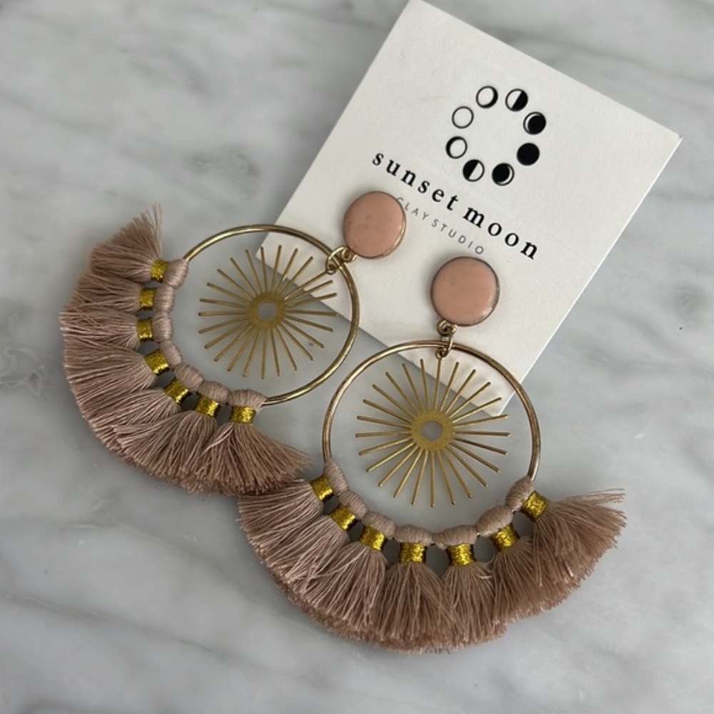 🌼HANDMADE🌼 Bohemian Sunburst Tassel Earrings, Buff and Tan